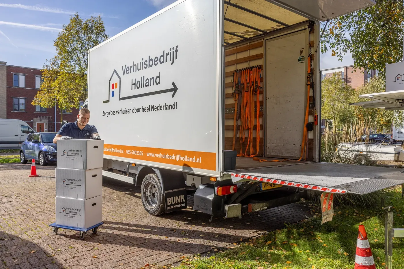 Furniture wrapped in removal blankets in Nijmegen by Verhuisbedrijf Holland